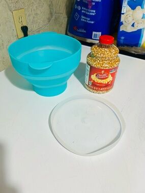 Collapsible Silicone Microwave Popcorn Maker - Turquoise